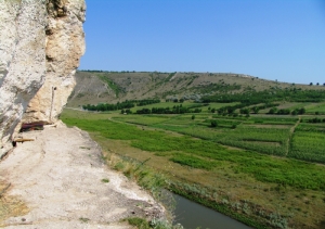 Вид с террасы скального монастыря в с. Бутучень