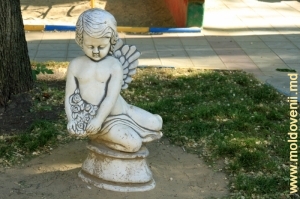 Скульптура в парке Андриеш