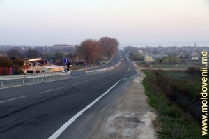 Şoseaua Chişinău-Bălţi, în apropiere de satul Măgdăceşti