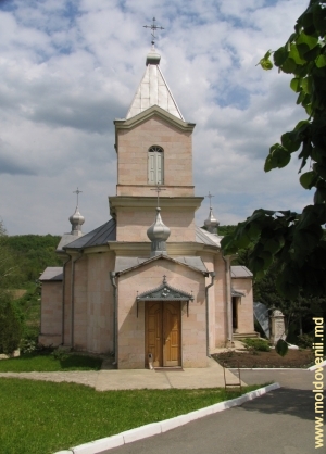 Faţada bisericii Mănăstirii Suruceni