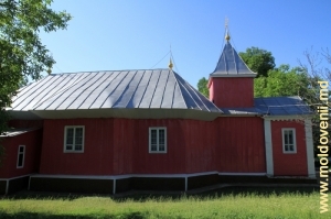Biserica veche din lemn din satul Glinjeni