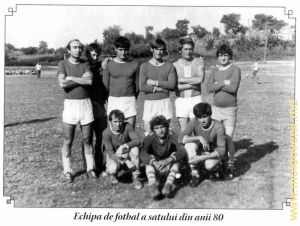Echipa de fotbal a satului din anii 80
