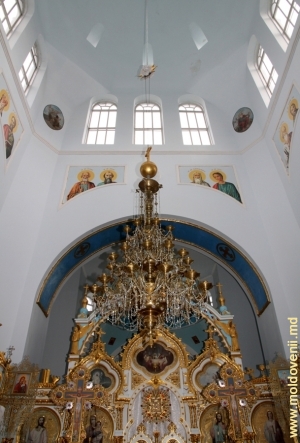 Алтарь и световой барабан летней церкви монастыря Жапка