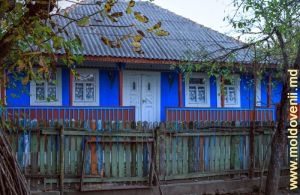 Старые традиционные молдавские дома в селе Донич