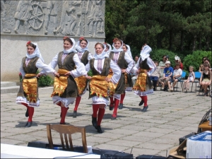 Тараклия - центр района компактного проживания этнических болгар. Праздник в центре города.