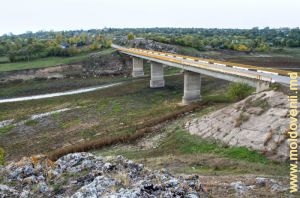 Мост через Чухурский рукав водохранилища, октябрь 2015 года 