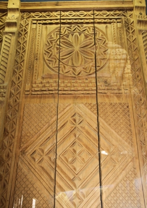 Incrustații decorative în lemn