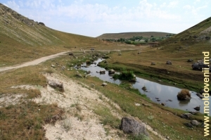 Вид из ущелья на село Друца