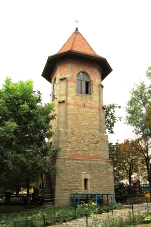 Turnul clopotniţă din ansamblul bisericii, vedere dinspre nord