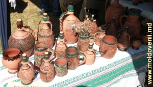 Vase din ceramică de uz casnic