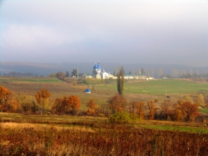 Вид на монастырь с оргеевской дороги осенью, Монастырь Фрумоаса, Калараш