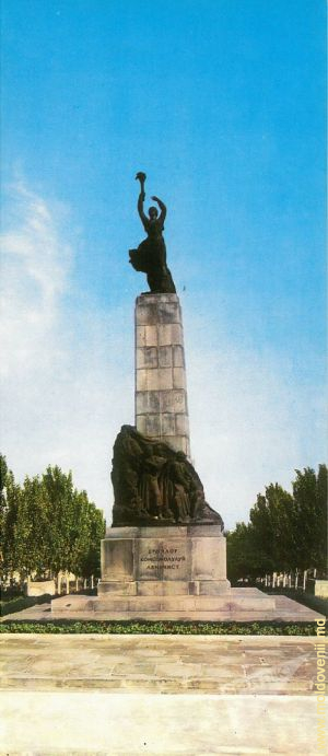Chișinău: Monumentul Eroilor-comsomoliști