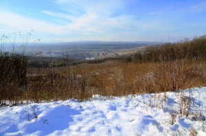 Peisaj din vîrful dealului satului Corneşti, vedere spre Pîrliţa, Ungheni