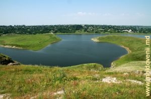 Rezervorul Costești, brațul rîului Ciuhur în preajma satului Varatic